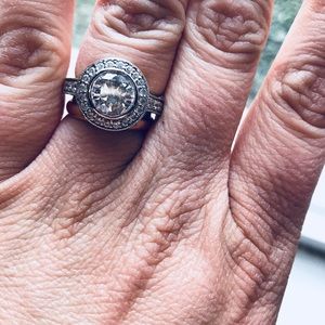 2 carat diamond engagement ring